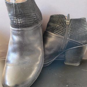 womens leather Dansko Boot - size 38